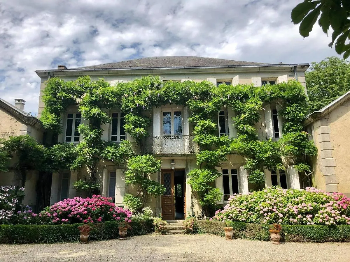 Independent Cottage With Heated Pool Lempaut フランス