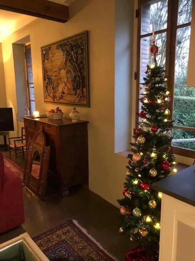 Independent Cottage With Heated Pool Lempaut フランス