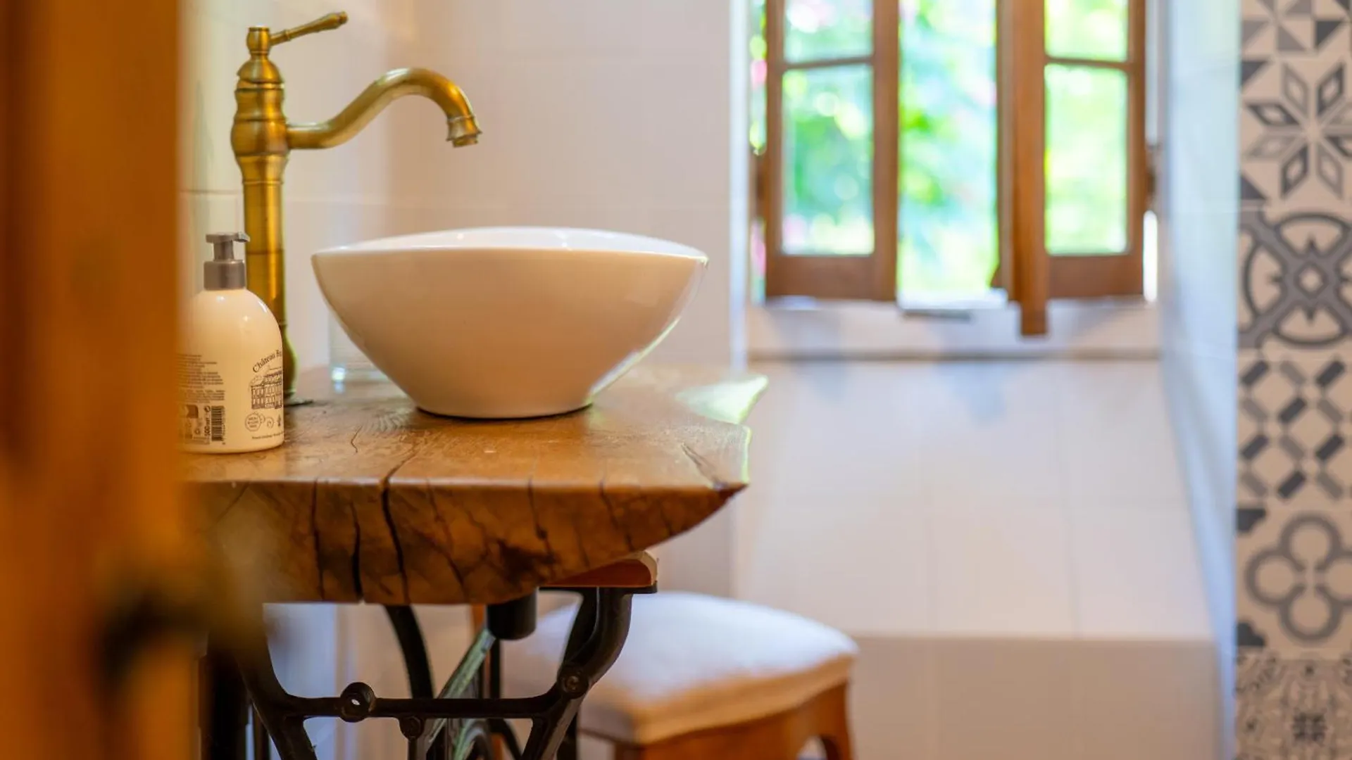 Independent Cottage With Heated Pool Lempaut 別荘