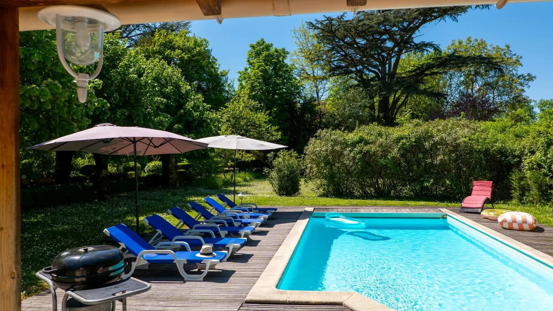Independent Cottage With Heated Pool Lempaut フランス