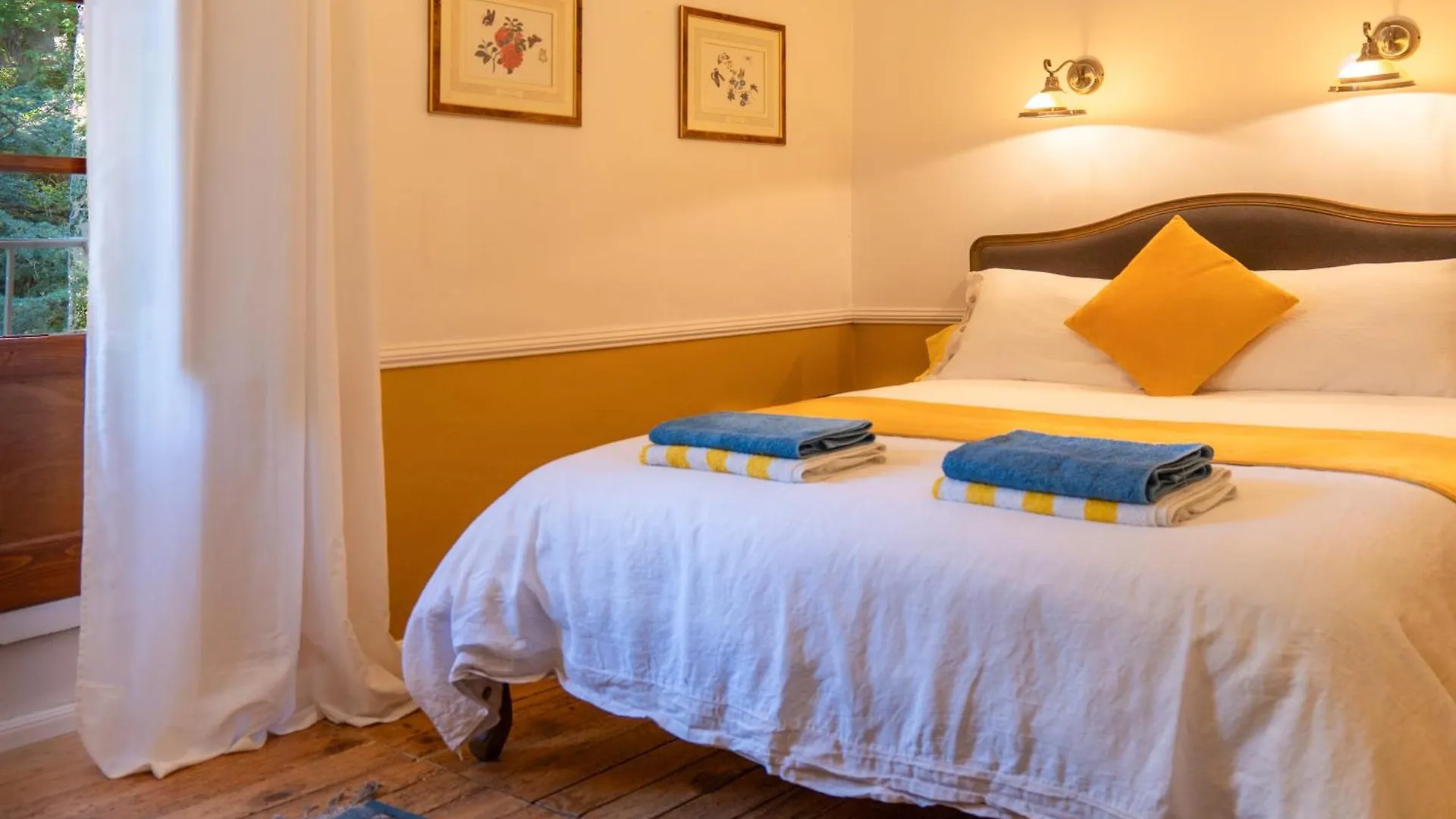 Independent Cottage With Heated Pool Lempaut フランス
