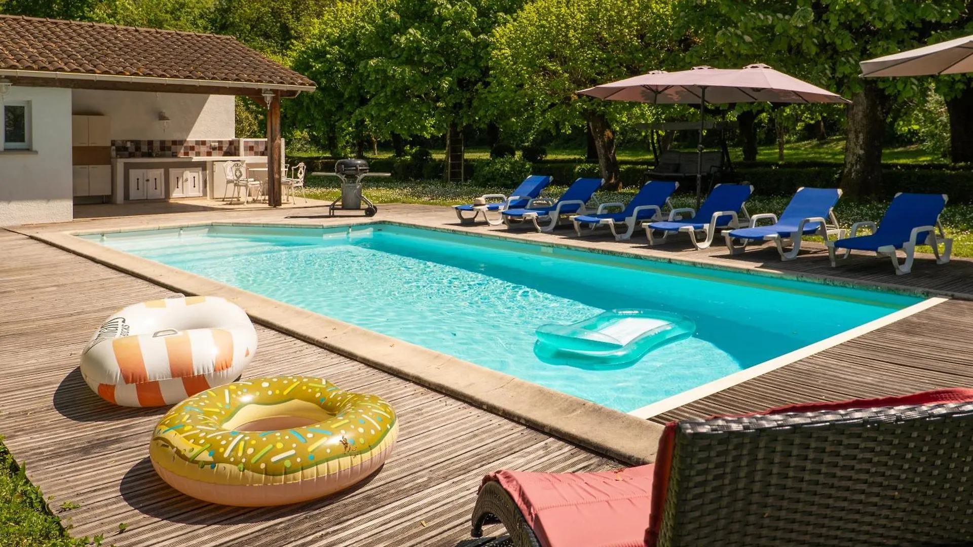 Independent Cottage With Heated Pool Lempaut 別荘